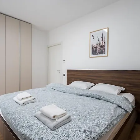 Urban Oasis Apartment *